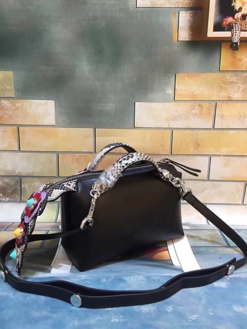 กระเป๋า fd by the way small boston bag with flowers 11 นิ้ว สีดำ