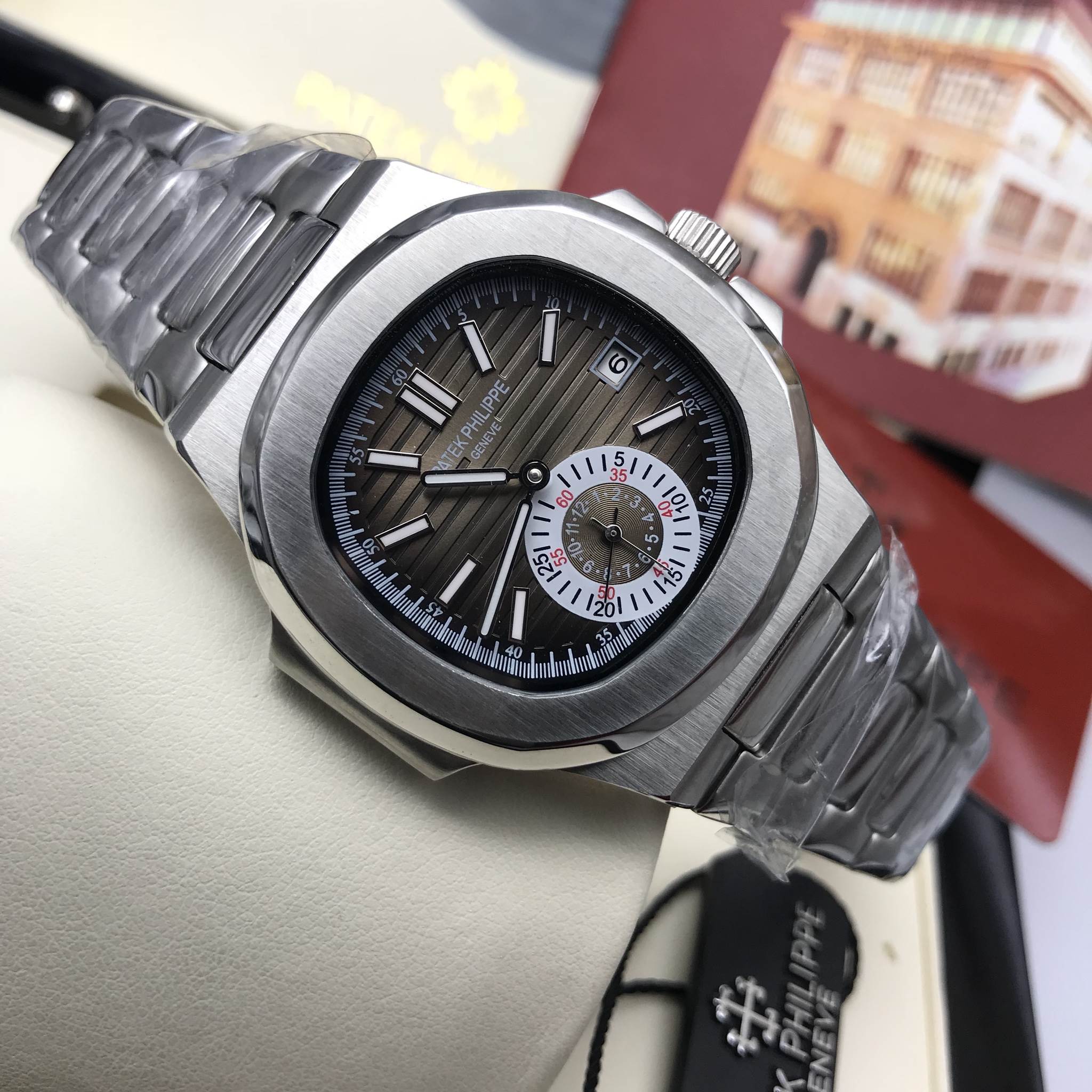 นาฬิกา Patek Philippe รุ่น Men Nautilus 5980 Stainless With Grey Dial หน้านํ้าตาล