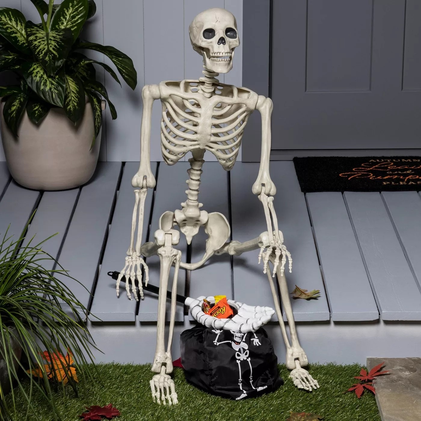 ถุงใส่ขนมพร้อมด้ามจับ Hyde & EEK! Boutique Kids' Skeleton Loot Scoop