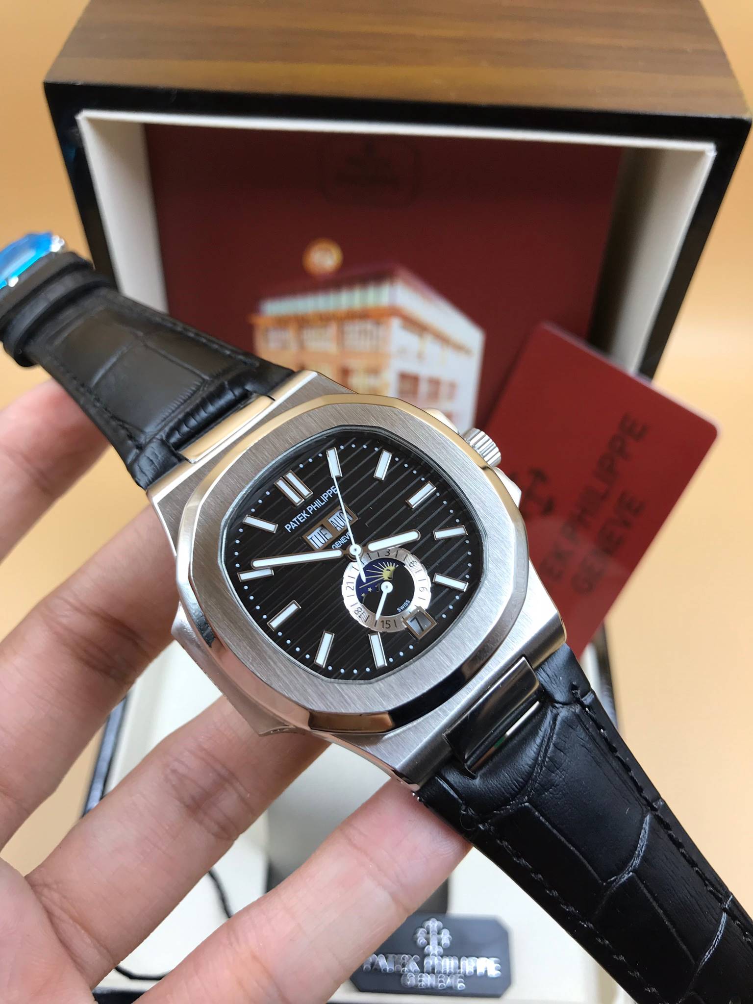 นาฬิกา Patek Philippe รุ่น Men"s Nautilus Annual Calendar งาน Mirror Swiss หน้าน้ำดำ