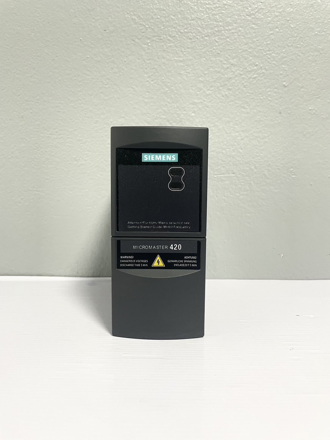 SIEMENS Inverter Model 6SE6420-2UC13-7AA1 (0.5HP 0.37kW) Input 1/3-Phase 220V Output 3-Phase 220V