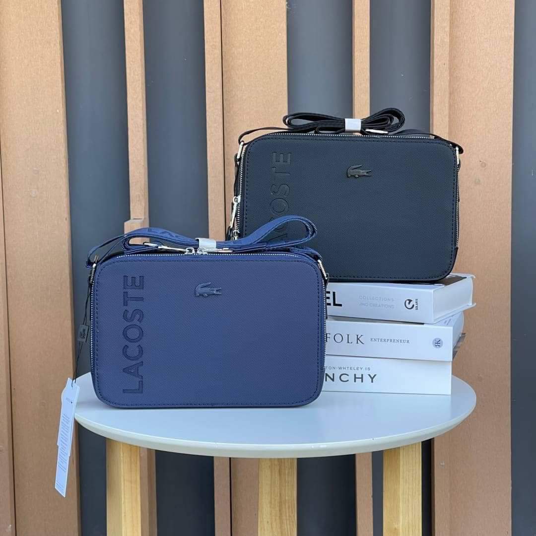 LACOSTE กระเป๋าสะพายสำหรับคุณผู้ชาย (แอดไลน์ก่อนสั่งซื้อ)