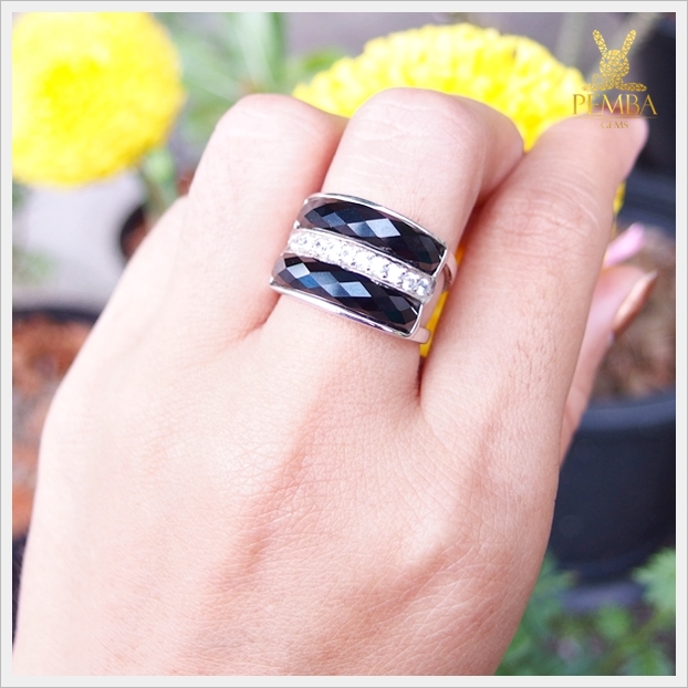 แหวนนิลแท้ 2 แถว แต่งด้วยเพชรCZ สวยเก๋ เงินแท้925 ชุบทองคำขาว