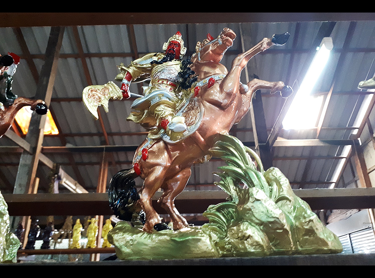 รูปหล่อ เซียน กวนอู ออกศึกขี่ม้า เนื้อเรซิ่นลงสี (ขนาดใหญ่ ขายปลีก ขายส่ง)