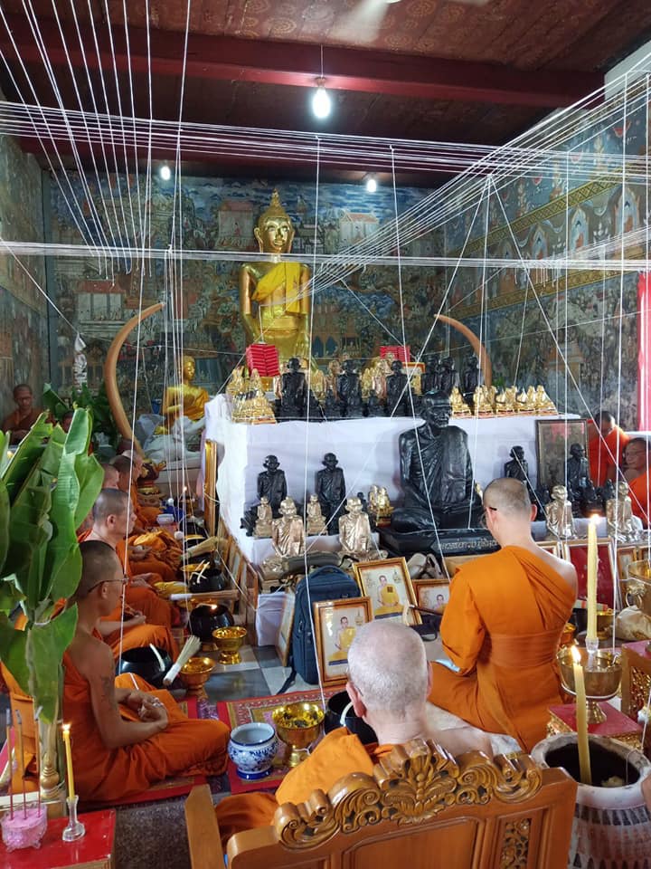 เหรียญหลวงพ่อกวย วัดโฆสิตาราม(วัดบ้านแค) เนื้อกระไหล่ทองคำ ลงยาแดง ปี2562 (แยกจากชุดกรรมการ) #รับประกันแท้ รูปภาพ สี หลวงพ่อกวย วัดโฆสิตาราม(วัดบ้านแค) (ขนาดตั้งบูชา 11x15นิ้ว) ปี2562 #รับประกันแท้ -- #พิธีดีมากดวงจิตหลวงพ่อกวยมาเสกให้เอง