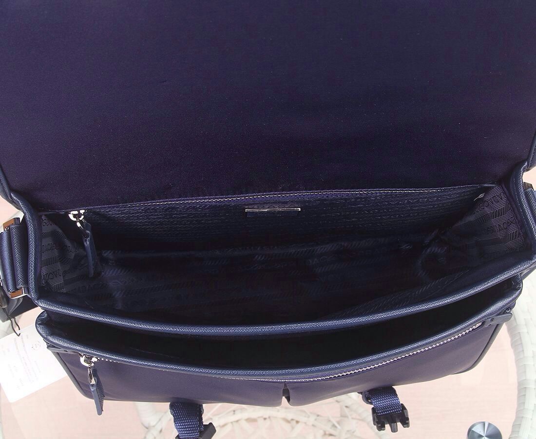 กระเป๋า pd nylon messenger bag สีน้าเงิน 12 นิ้ว