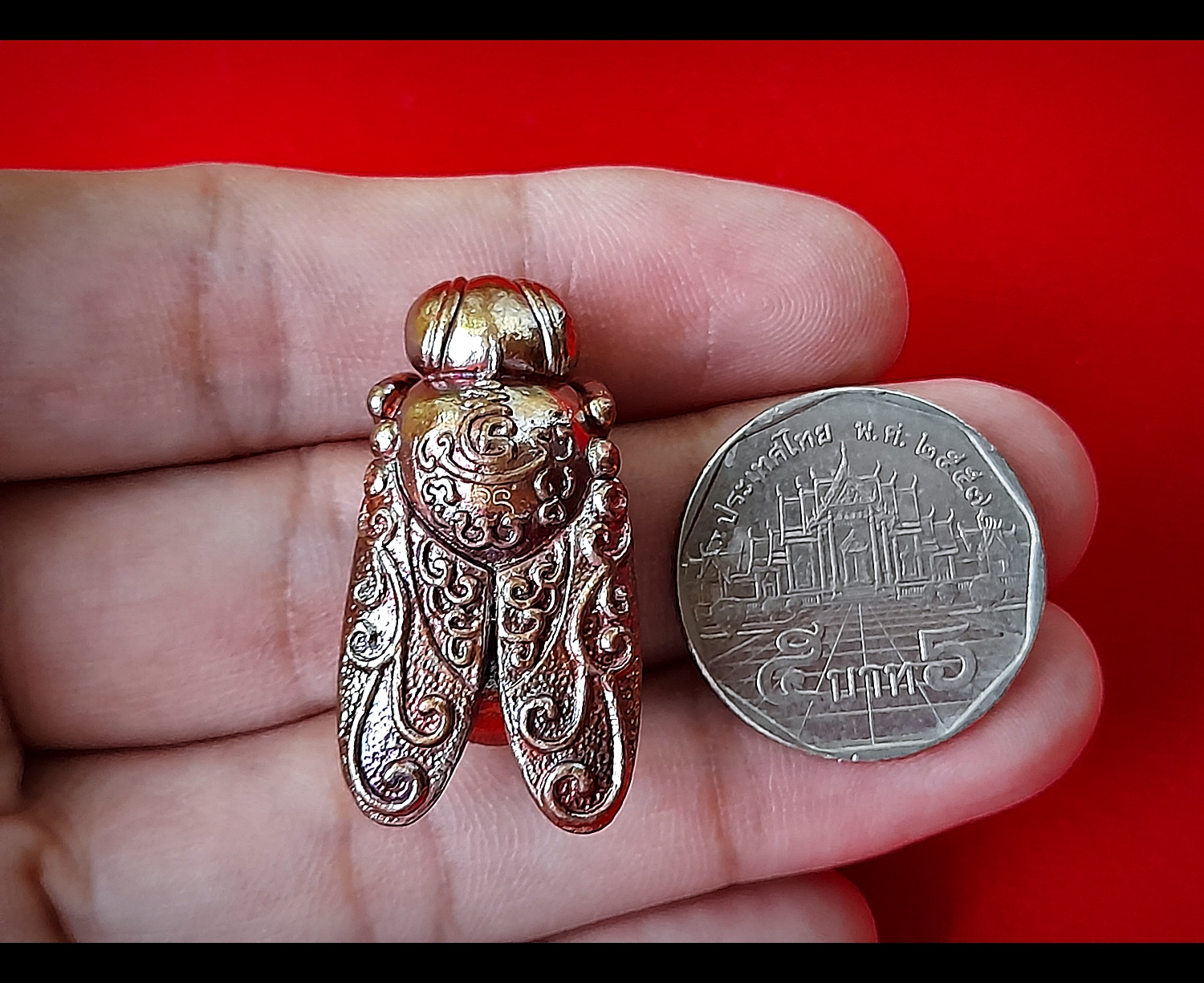 พญาแมลงภู่คำ กายสิทธิ์(สีเหลือบรุ้ง) เนื้อโลหะธาตุกายสิทธิ์ เหล็กไหลสุริยันราชา ผสมชนวนเนื้อเงินมหาสะท้อน ก้นบรรจุปรอทตามตำรา ปี2564 (ปลุกเสก16พิธี มหาโสฬสมหามงคล) #รับประกันแท้