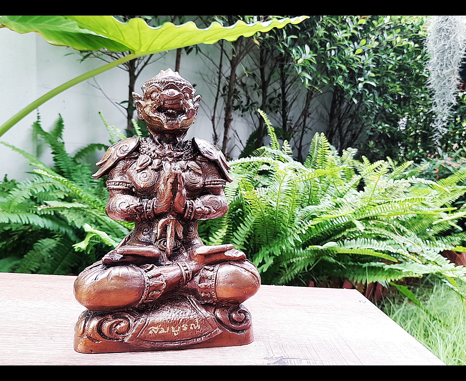 รูปหล่อ หนุมาน ใส่ชุดเกราะ รายมนต์ ถืออาวุธตรีศูล (องค์ใหญ่ขนาดตั้งบูชา หน้าตัก6นิ้ว สูง9นิ้ว) เนื้อทองเหลือง ปี2560 #ปลุกเสกแล้ว #รับประกันแท้