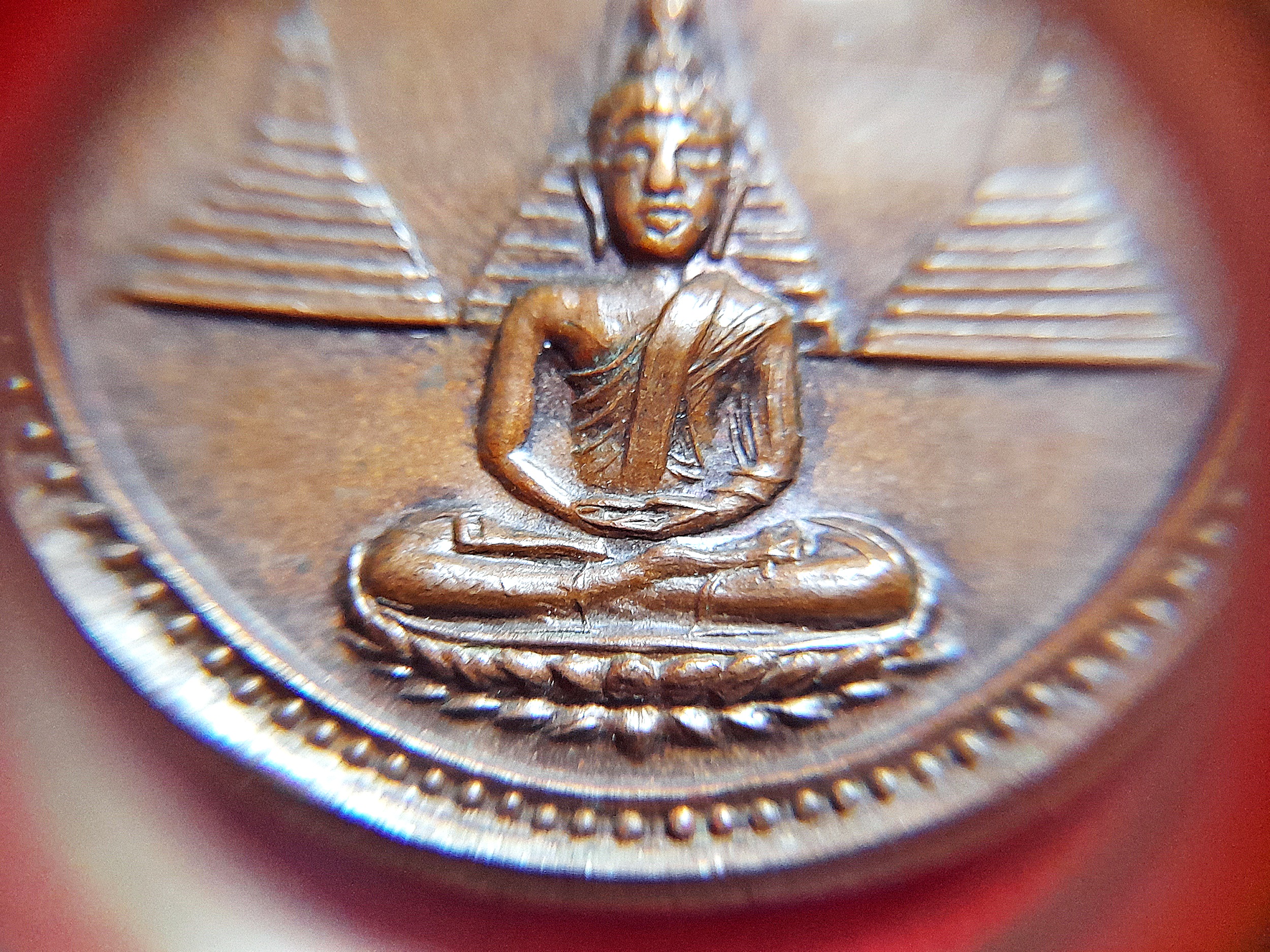 เหรียญพระพุทธ เจดีย์สามองค์ (สมาคมชาวกาญ) ปี2516 (มีลงในหนังสือวัตถุมงคลที่หลวงปู่เดินหนอิเกสาโร ปลุกเสก เล่ม1 หน้า318) #รับประกันแท้ - หลวงปู่ เดินหน อิเกสาโร