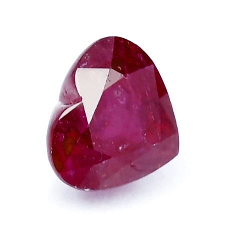 Natural Ruby (Unheated) พลอยทับทิมดิบ ไม่ผ่านการอบหรือการเผา รูปหัวใจ หนัก 1.78 กะรัต สีแดง หวานสวย ความสะอาดมีตำหนิภายในเม็ด มองตาเปล่าแตกหน้าเนียน