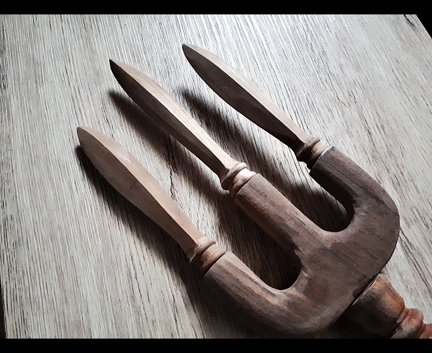 ตรีศูล ไม้สัก (ขนาด16นิ้ว) (งานสั่งทำ) - (ขายปลีก ขายส่ง)