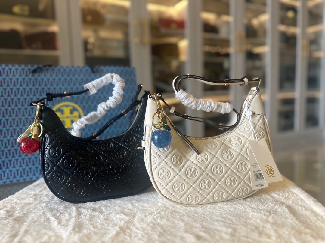 Tory Burch T Monogram leather crescent bag (แอดไลน์ก่อนสั่งซื้อ)