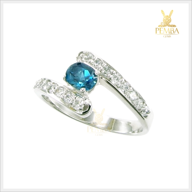 แหวนลอนดอนบลูโทแพซแท้ ดีไซน์เก๋ๆ ใส่เสริมเสน่ห์น่าหลงใหล