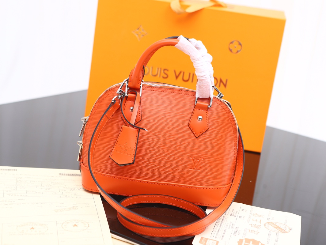 กระเป๋า lv alma bb pm epi ลายไม้ 12 นิ้ว สั่งพรีออเดอร์ได้ค่ะ มีหลายสีมากกว่านี้สอบถามได้ค่ะ