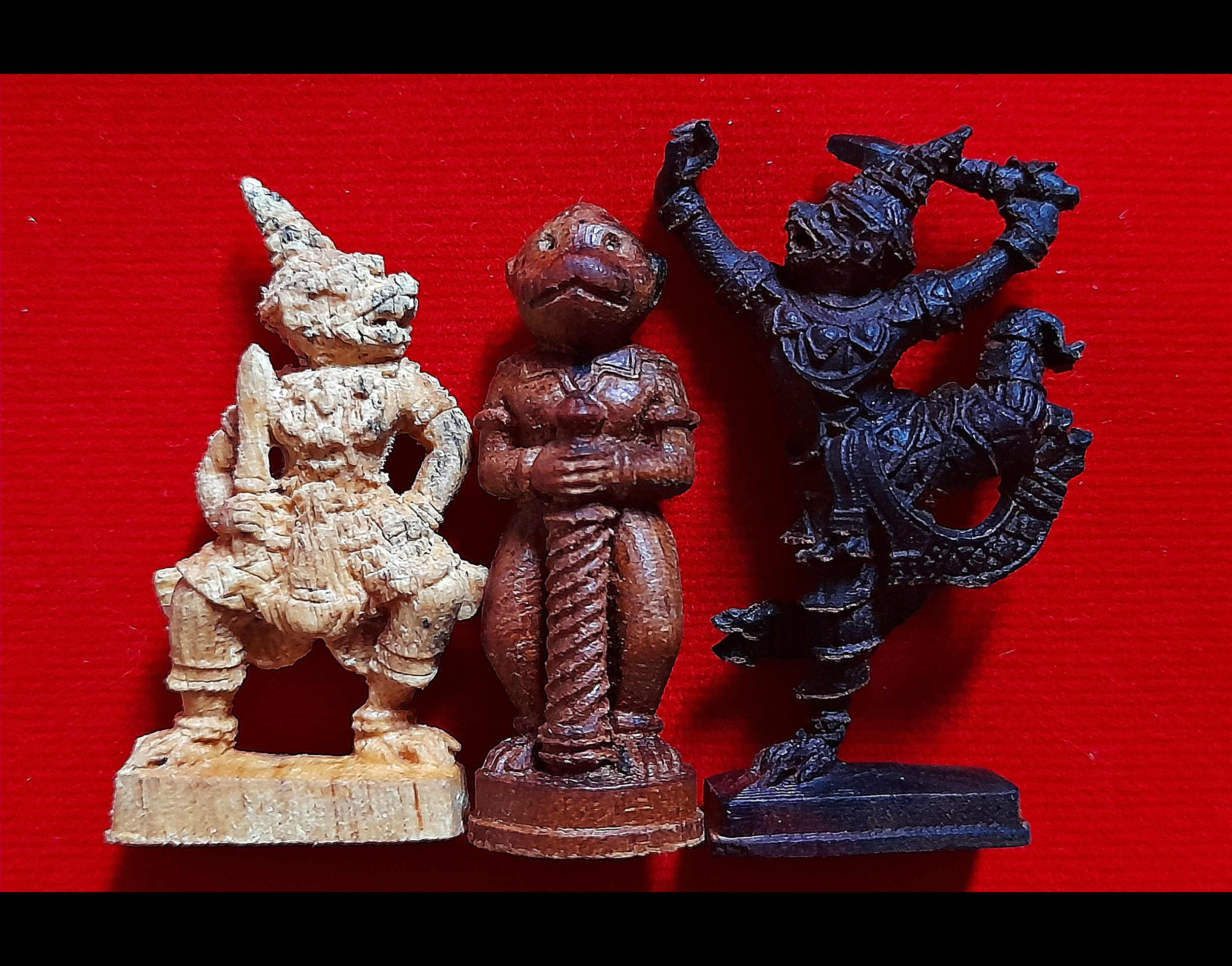 ชุดเครื่องราง เทพพญาวานร ที่มีฤทธิ์เยอะ (#พญาพาลี เนื้อไม้ขนุนฟ้าผ่า #สุครีพหักฉัตร เนื้อไม้พะยูง #องคต เนื้อไม้ขนุนฟ้าผ่า(ฐานบรรจุมวลสาร ผงคชสาร หลวงพ่อดิ่ง วัดบางวัว - ลูกอมหลวงพ่อพริ้ง วัดบางปะกอก) ) ปี2564 #รับประกันแท้ - หลวงพ่อบ๊ะ วัดโพธิ์ลังกา ปลุก