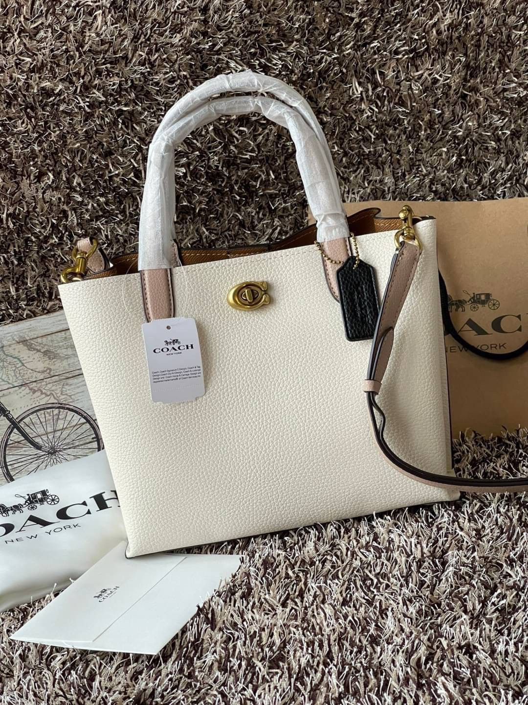 Coach Willow Tote 24 In Signature Canvas (แอดไลน์ก่อนสั่งซื้อ)