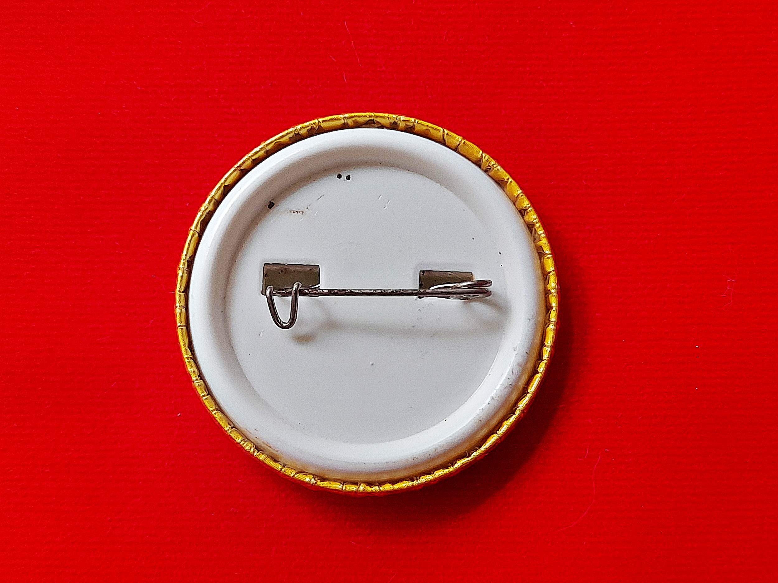 เข็มกลัด หลวงพ่อยี วัดดงตาก้อนทอง #รับประกันแท้ - จัดสร้างโดย หลวงพ่อถาวร(ลูกศิษย์ หลวงพ่อยี วัดดงตาก้อนทอง)