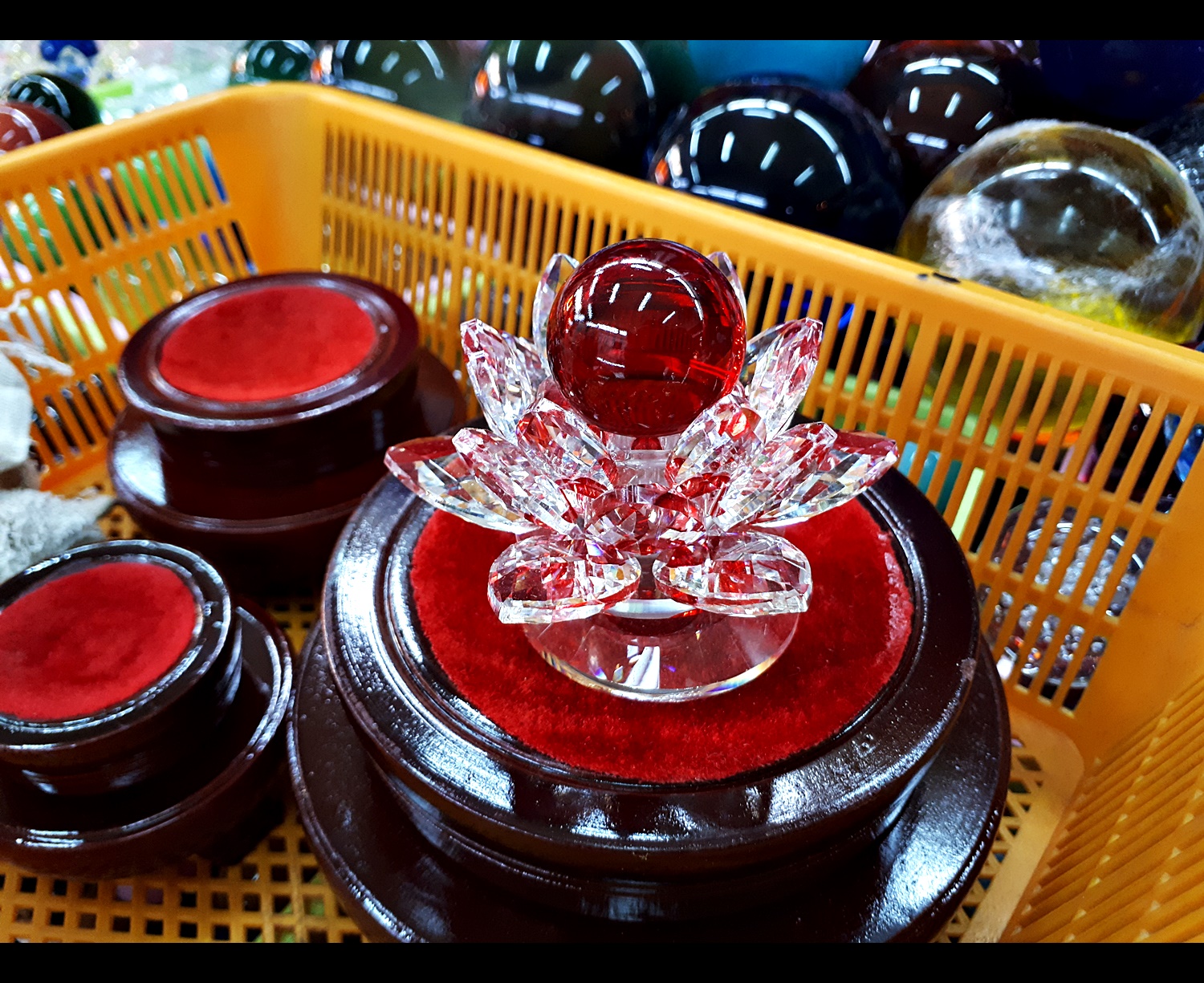 ฐานวางลูกแล้ว ขาตั้งที่วางลูกแก้ว ฐานคริสตัลกลีบดอกบัว2ชั้น คละสีต่างๆ หลากสี หลายขนาด (ขายปลีก ขายส่ง)