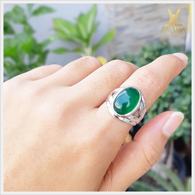 แหวนโมราแท้ สีเขียวเข้ม เป็นเอกลักษณ์เฉพาะ โดดเด่นสะดุดตา