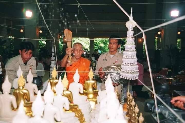 พระสมเด็จ นางพญา (พิมพ์สมเด็จจิตรลดา) หลังฝัง ฝังทั้งข้าวทิพย์-ว่านไพลดำ (ได้มวลสารพระราชทาน จาก ร.9) ปี2548-2549 #รับประกันแท้และทัน - (กรอบไมครอนชุบทอง เลี่ยมกันน้ำ)