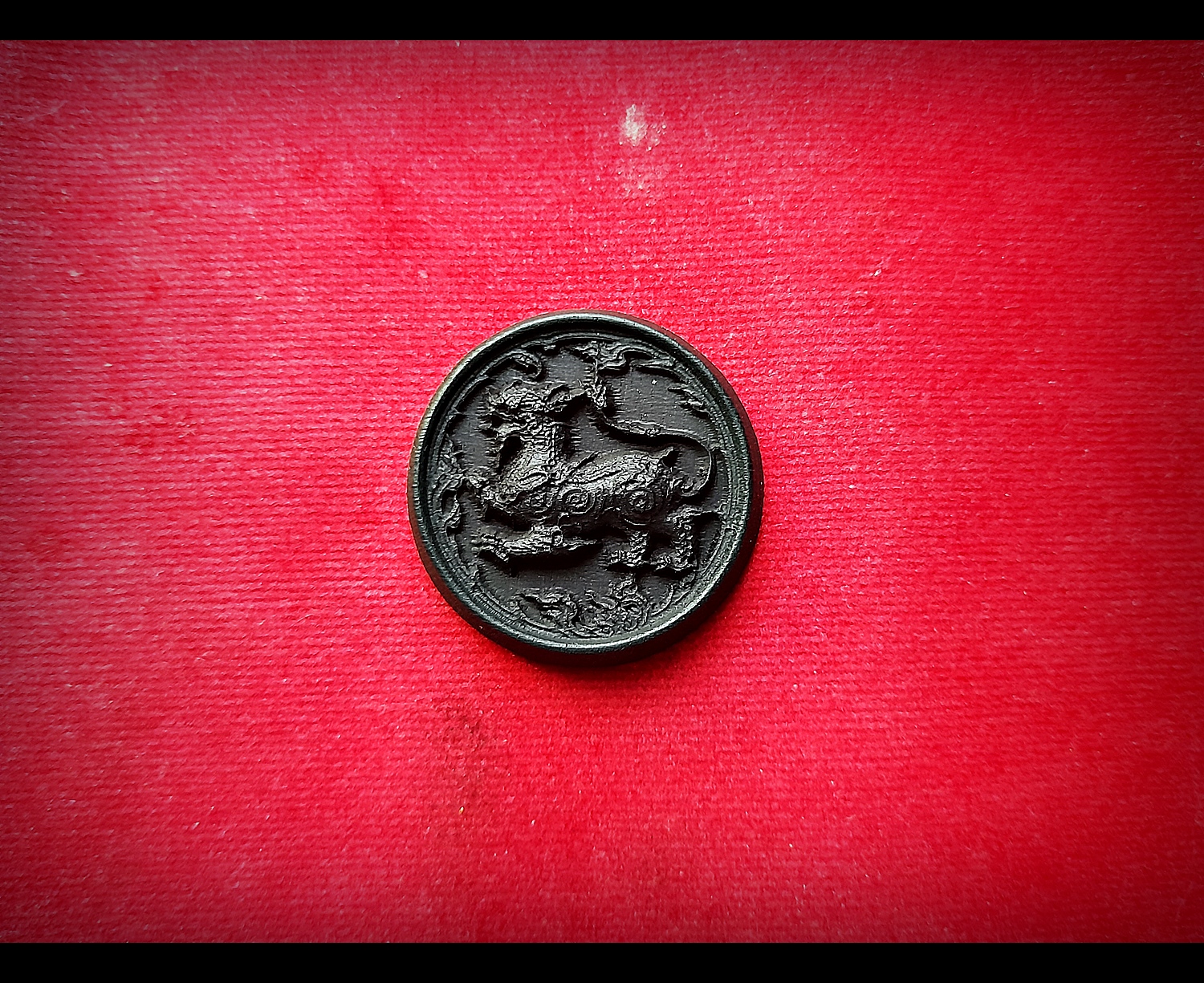 สิงห์ มหาราช (ไม้งิ้วดำแท้) ปี2563 #ปลุกเสกแล้ว #รับประกันแท้ - (ปลุกเสกสายหลวงพ่อเดิม วัดหนองโพธิ์) (พุทธคุณมหาอำนาจ ด้วยกำลังของพ่อ)