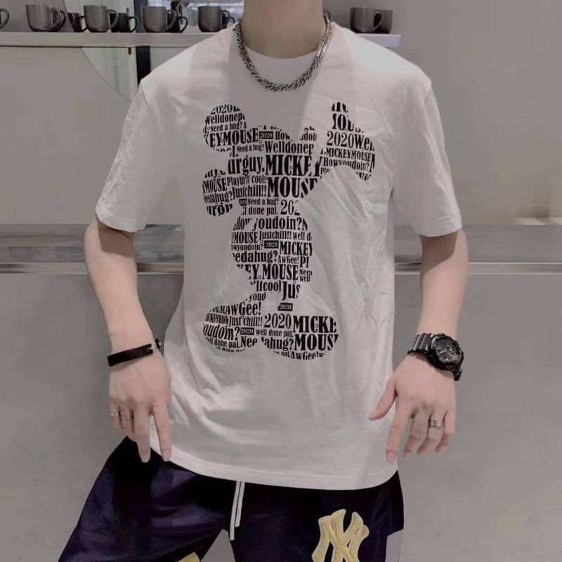 เสื้อยืด mos สีขาวและดำ