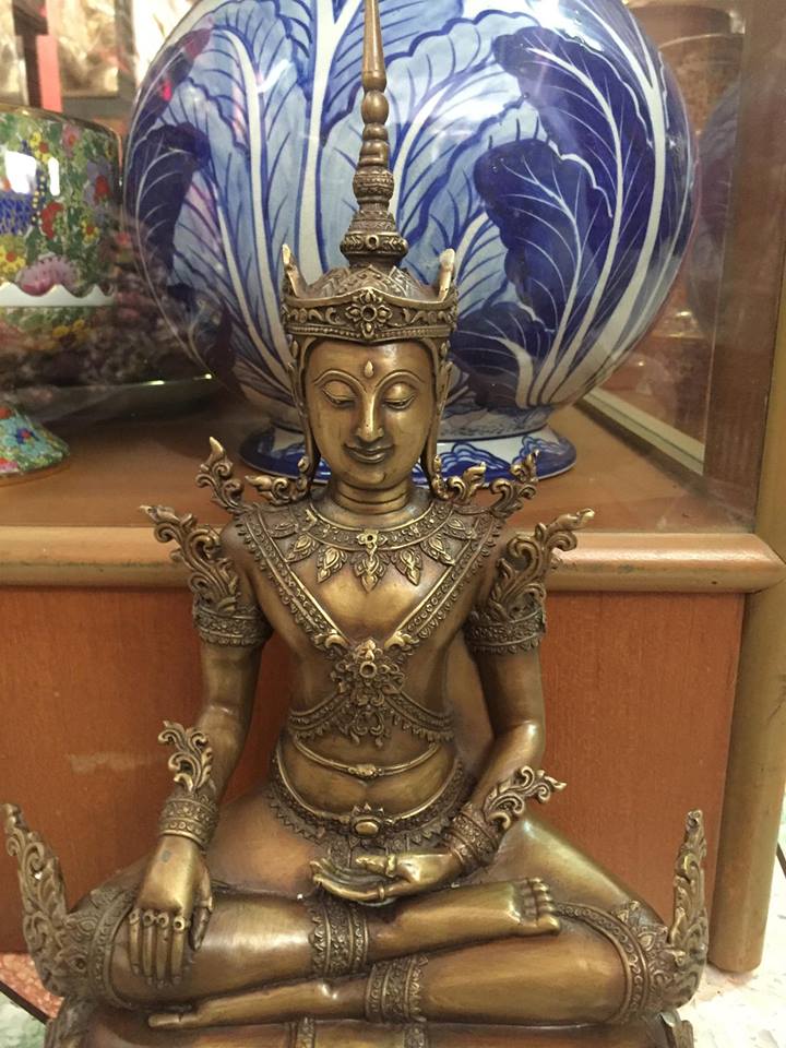 รูปหล่อ พระพุทธรูป พระจักรพรรดิ์ ทรงเครื่องพระจักรพรรดิ์ (ทองเหลืองรมดำ หน้าตัก 8-9นิิ้ว)