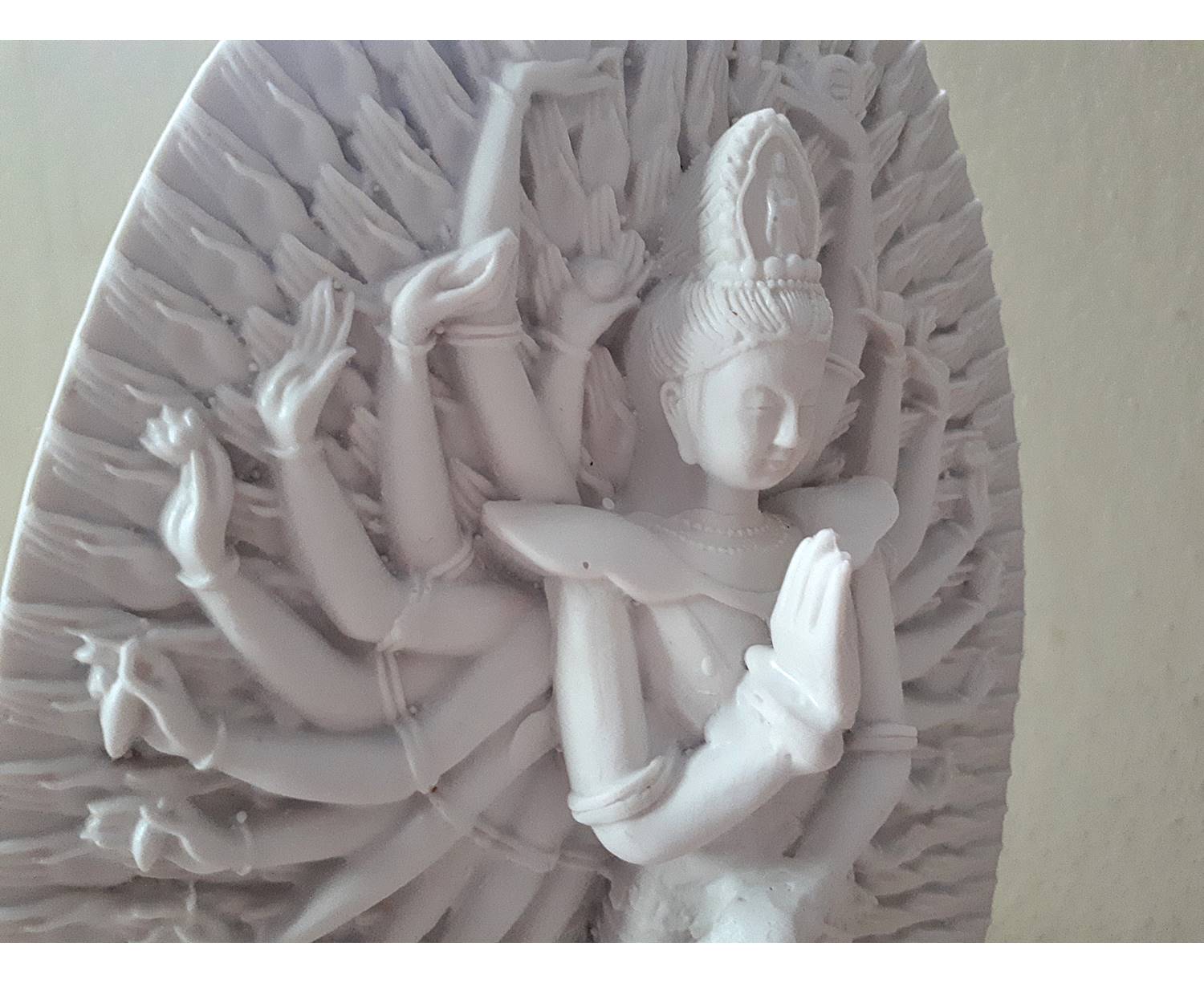 รูปหล่อ พระแม่กวนอิม พันกรพันมือ(สูง11นิ้ว ฐาน7นิ้ว) เนื้อเรซิ่นสีขาวงา - (ขายปลีก ขายส่ง)