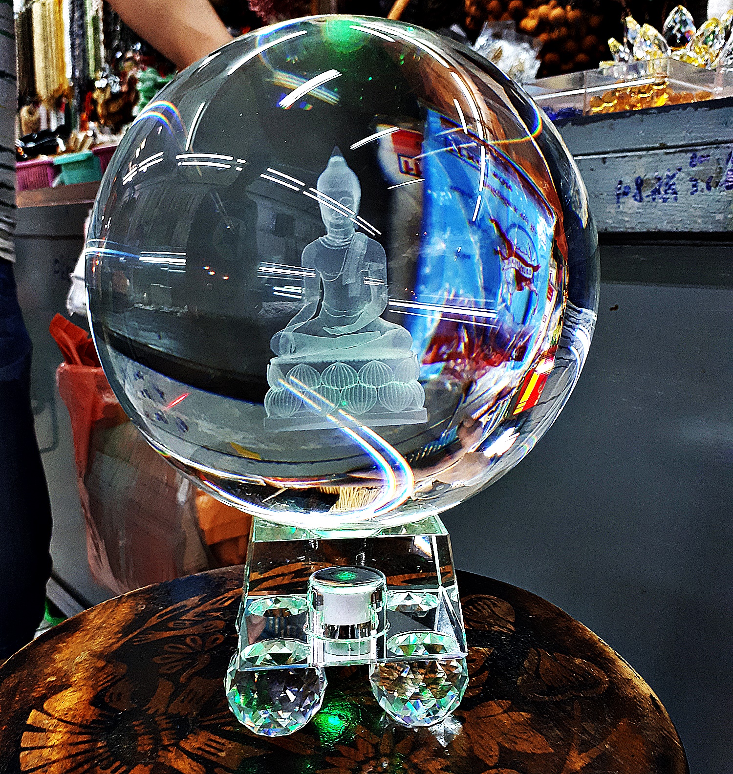 ลูกแก้ว ลาย พระพุทธรูป 3 มิติ ขนาด 8นิ้ว (20ซม.) พร้อมฐานไม้รองวาง