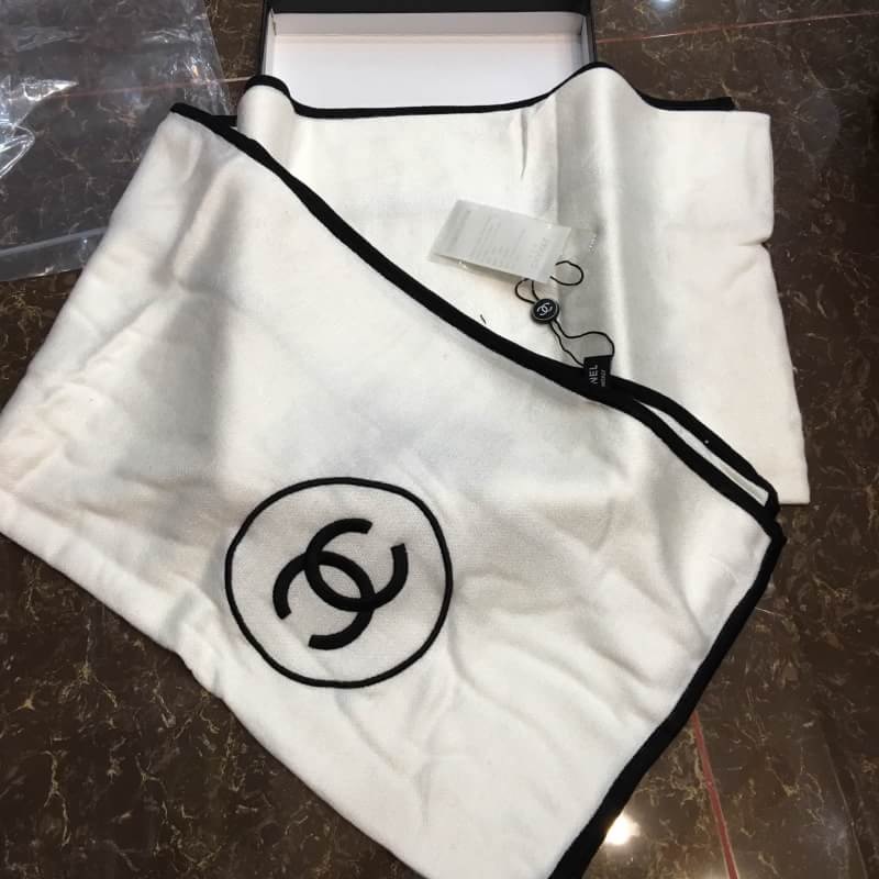 ผ้าพันคอ cn ผ้าคลุมไหล่ cn สีขาว ตัว signature