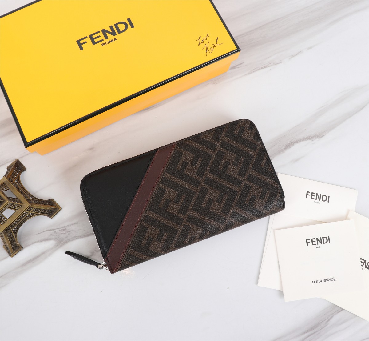 กระเป๋าสตางค์ fd bug zippy long wallet มีหลายแบบ