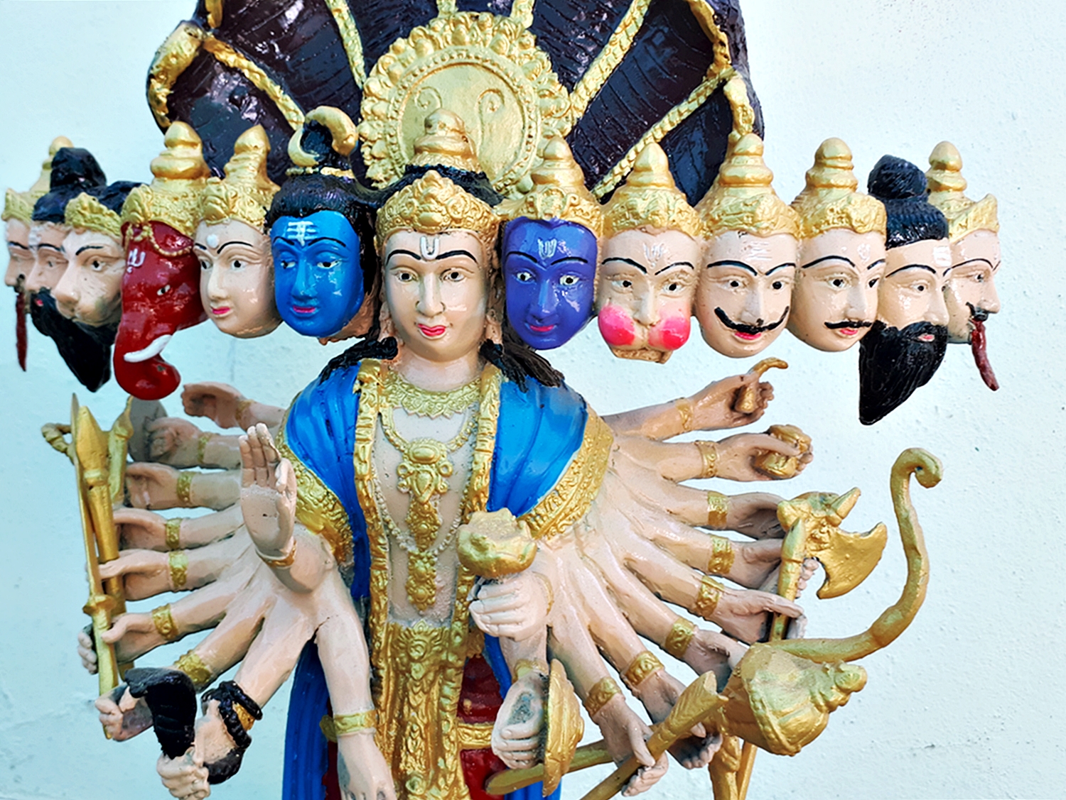 รูปหล่อ เทวรูป พระนารายณ์เปิดโลก (13หน้า 20กร) เนื้อโลหะลงสี (ขายปลีก ขายส่ง) (สั่งทำสั่งหล่อจำนวนหลายองค์)