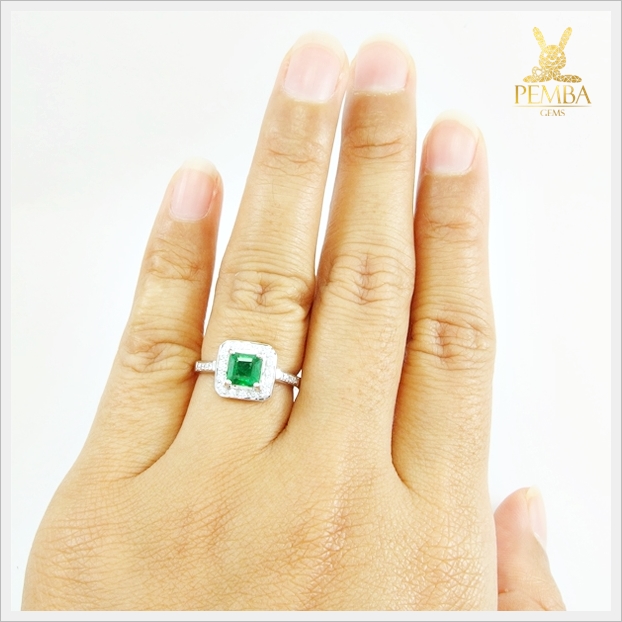 แหวนมรกตโคลัมเบีย ล้อมเพชรแท้ สุดเลอค่า (สามารถสั่งทำได้ค่ะ)