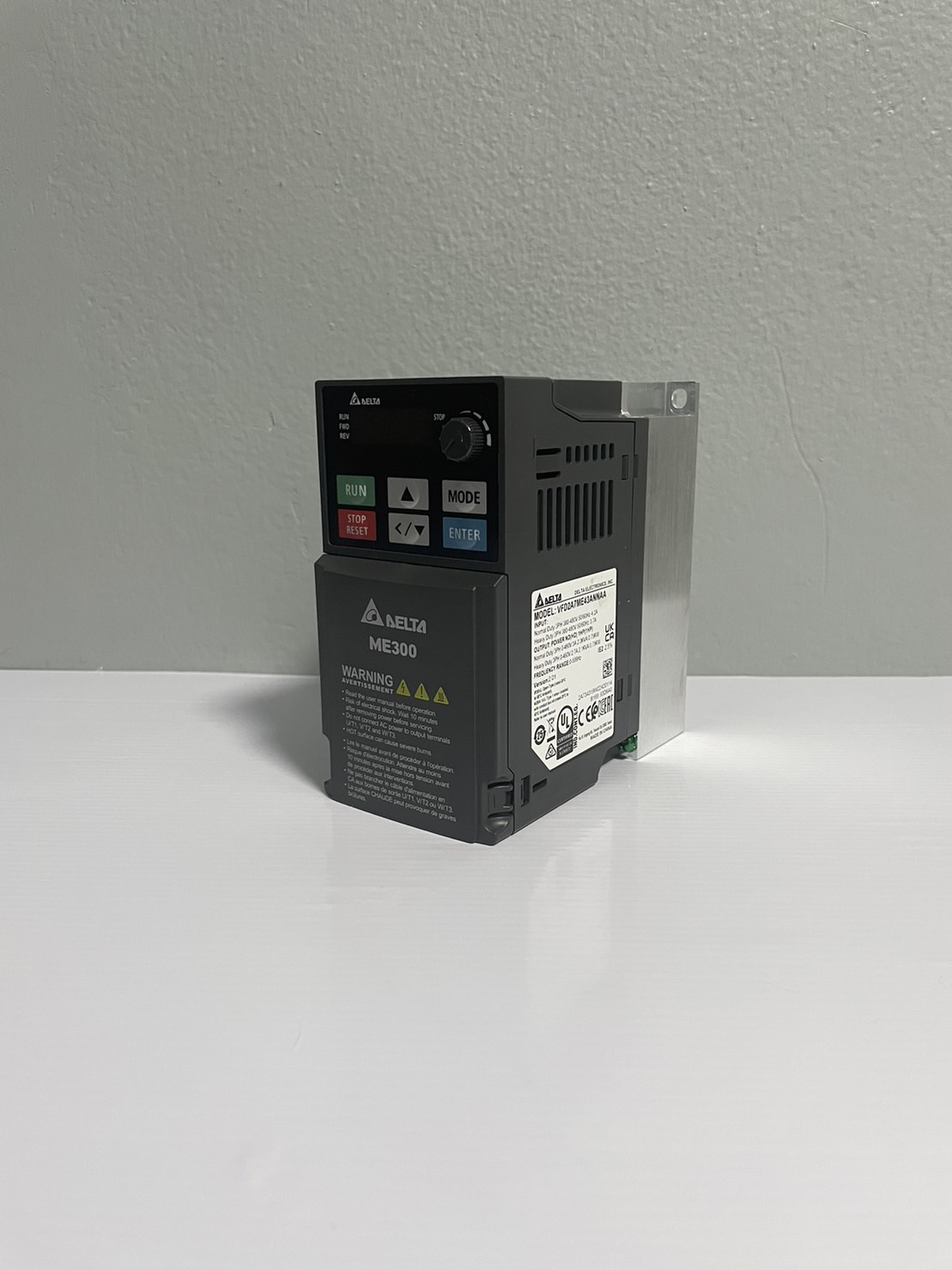Delta Inverter ME300 Model:VFD2A7ME43ANNAA 1HP 0.75kW Input 3-Phase , 380V output 3-Phase , 380V