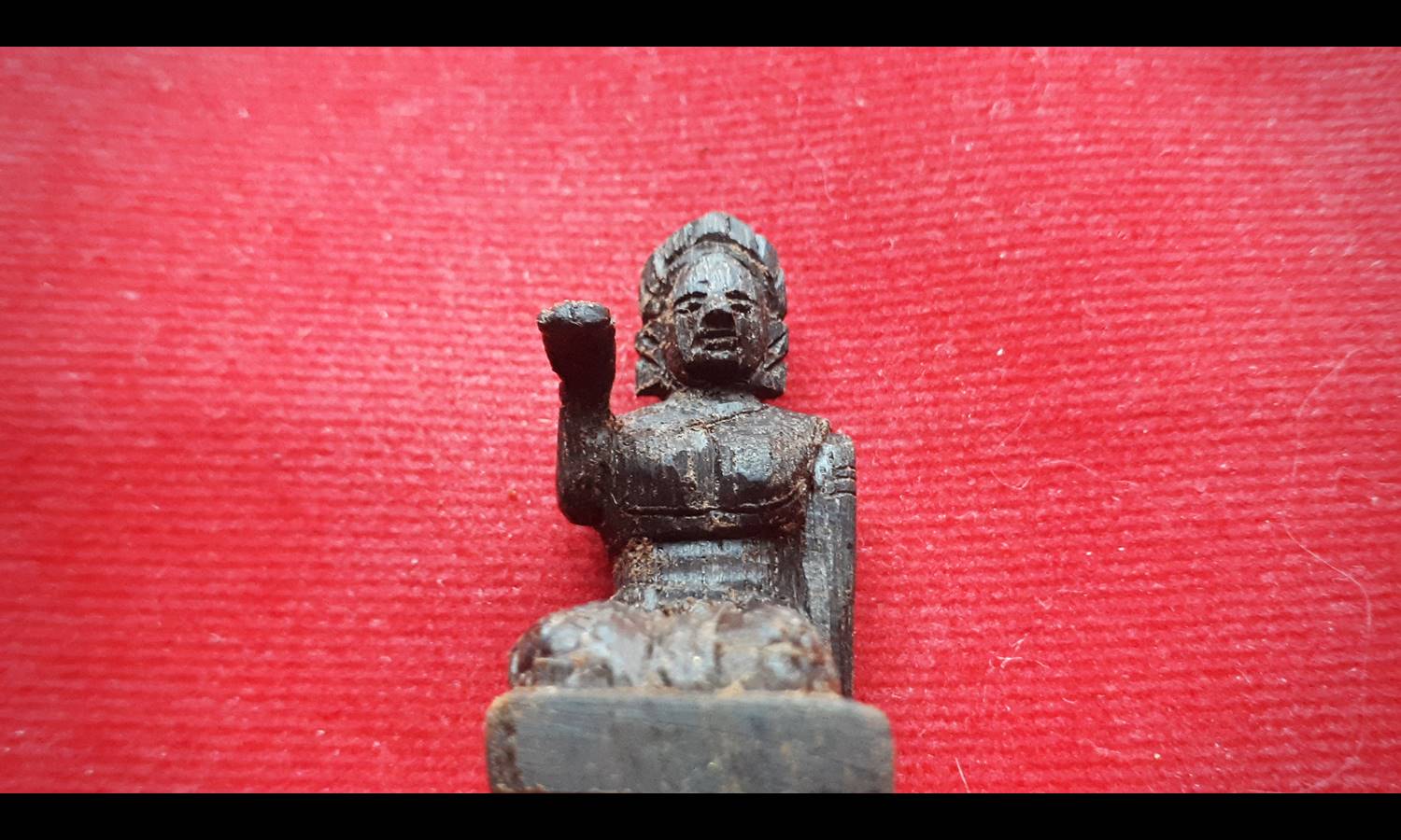 นางกวัก เนื้อไม้ตะเคียน - หลวงพ่อสมศักดิ์ วัดการเปรียญ(วัดสระเปรียญ) จ.ชัยนาท