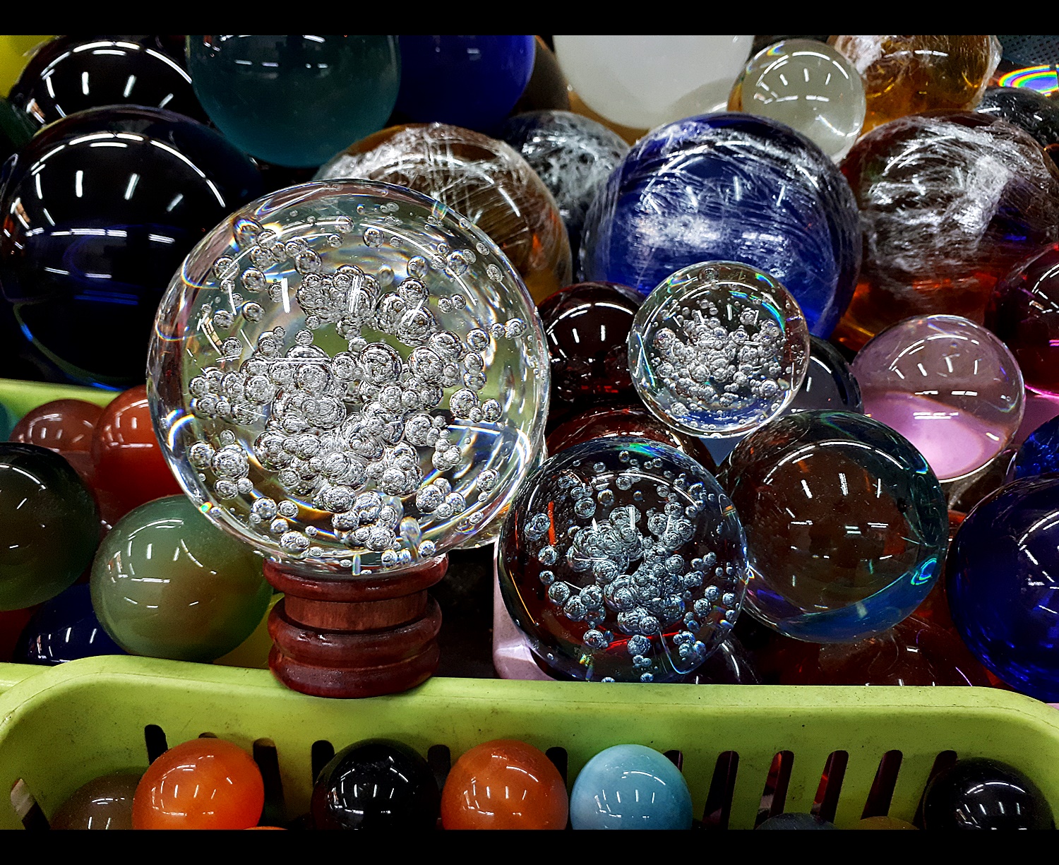 ลูกแก้ว แฟนตาซี ฟองอากาศ สีใส หลายขนาด เล็ก ใหญ่ ขนาด 5ซม 6ซม 8ซม 15ซม 20ซม พร้อมฐาน (ขายปลีก ขายส่ง)
