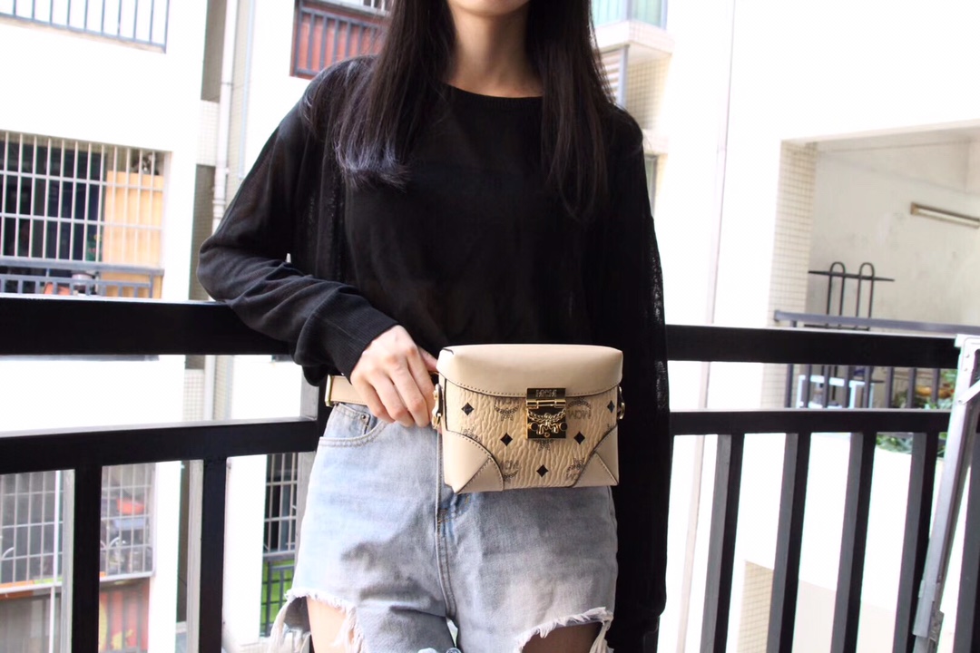 กระเป๋า mcm สะพายข้างหรือคาดเอวได้มีสายเปลี่ยน 16.5 * 12.5 cm