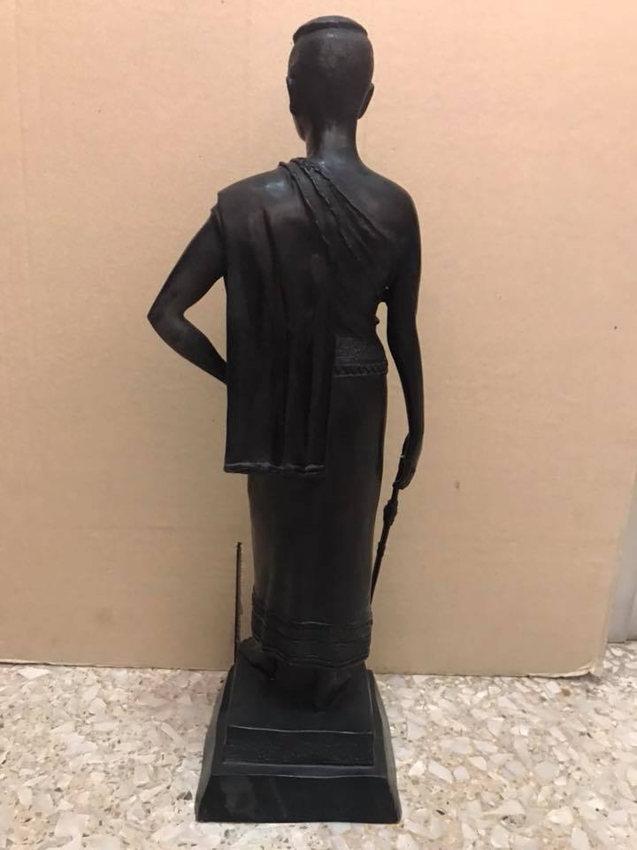 รูปหล่อ ท้าวสุรนารี (ย่าโม วีรสตรีแห่งเมืองโคราช) เนื้อทองเหลืองรมดำ (สูง20.5นิ้ว ฐานกว้าง5.5x5.5)