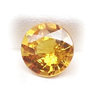 Thai Yellow Sapphire พลอยบุษราคัมบางกะจะ รูปกลม น้ำหนัก 1.67 กะรัต สีเหลืองทอง สีหวานสวย ความสะอาดมองตาเปล่าสะอาดไม่มีตำหนิ ส่องด้วยกล้องขยายสะอาด 99%