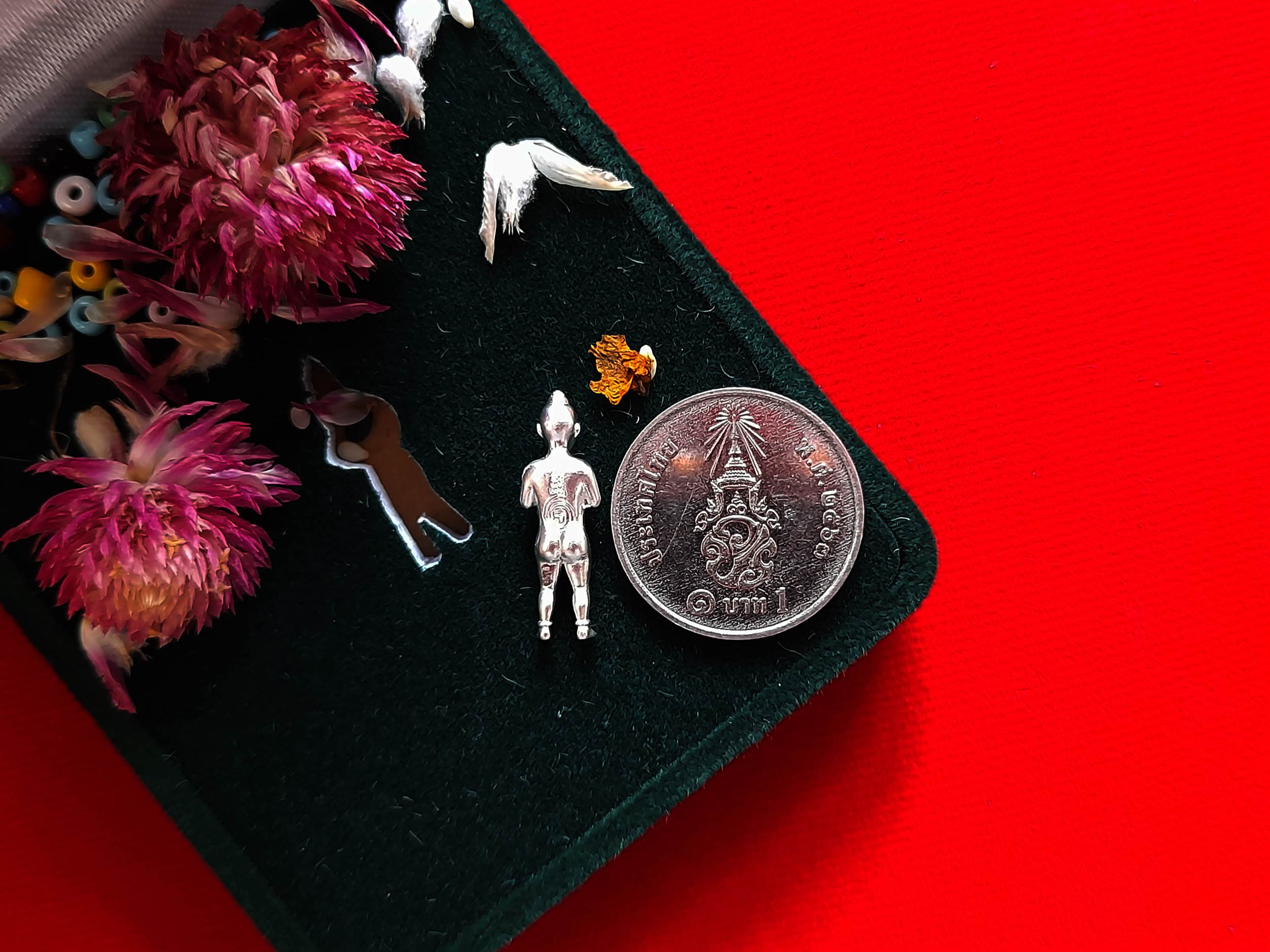 กุมาร หนูนุ้ย (ขนาดพกพา มีกำไลที่ข้อมือ) พิธีใหญ่ รุ่นแรก วัดโมคลาน จ.นครศรีธรรมราช ปี2565 เนื้อโลหะบรอนซ์ ชุบเงิน งานระดับจิ้วเวอร์รี่ #รับประกันแท้ - (แถมของพิเศษเสกในพิธี ลูกปัดมหาเสน่ห์+ดอกบานไม่รู้โรย)