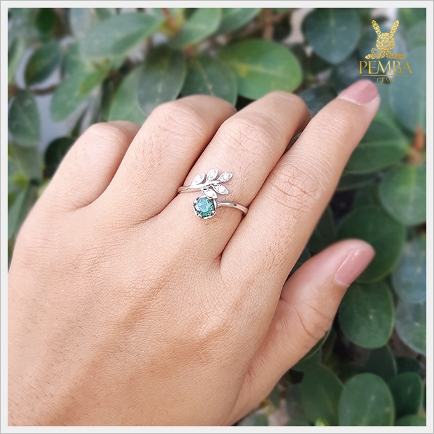 แหวนเขียวส่องแท้ ดีไซน์ใบมะกอกสุดเก๋ เงินแท้925 แหวนพลอยแท้