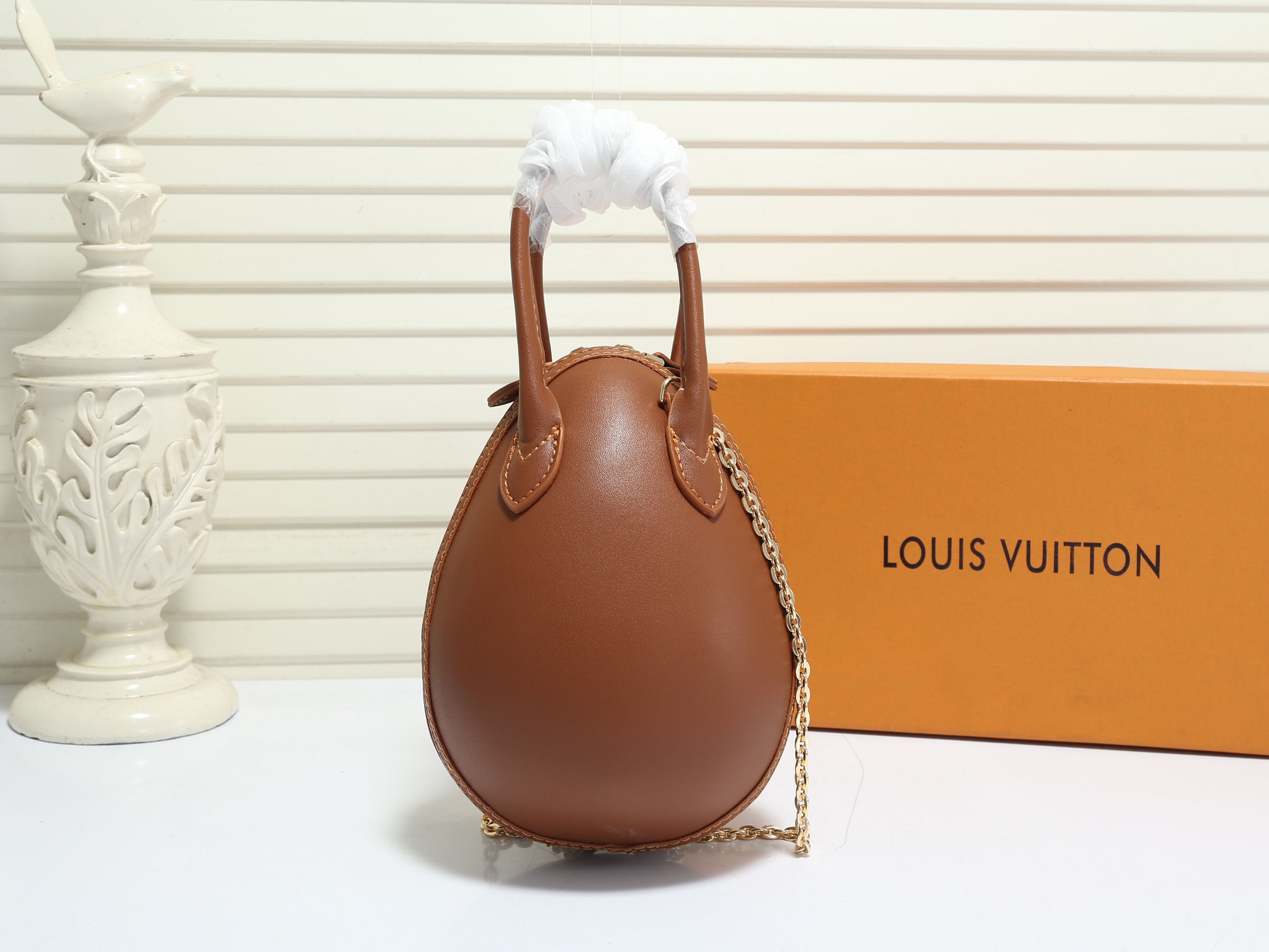 กระเป๋า lv egg 8 นิ้ว