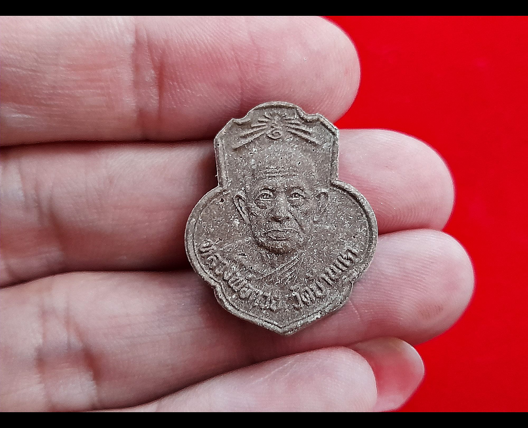 เหรียญ หลวงพ่อกวย วัดโฆสิตาราม หลังยันต์ครู ยันต์พระเจ้าอมโลก(นะโมพุทธายะ) เนื้อผงมวลสารเก่าพลอยเสกทันยุคหลวงพ่อกวย ปี2562 #รับประกันแท้ (หลังลงโค็ด3จุด #อักษรจีน #ยันต์ดวงแก้วพระสีวลี2จุด) - #พิธีดีมากดวงจิตหลวงพ่อกวยมาเสกให้เอง