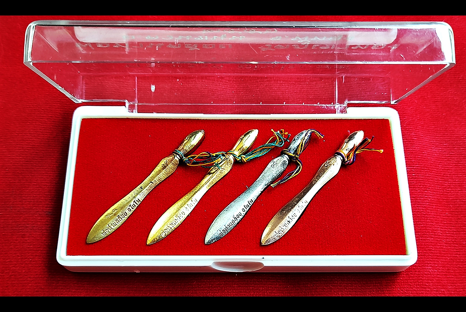 พระขรรค์ พันด้าย7สี รุ่นแรก (เนื้อ 4 กษัตริย์ เนื้อชนวน เนื้อกะไหล่ทอง เนื้อกะไหล่เงิน เนื้อกะไหล่นาก) ปี2556 (#รับประกันแท้ ตอกเลข ตอกโค็ด) - หลวงพ่อท่านคล้อย วัดภูเขาทอง พัทลุง (สายวัดเขาอ้อ)