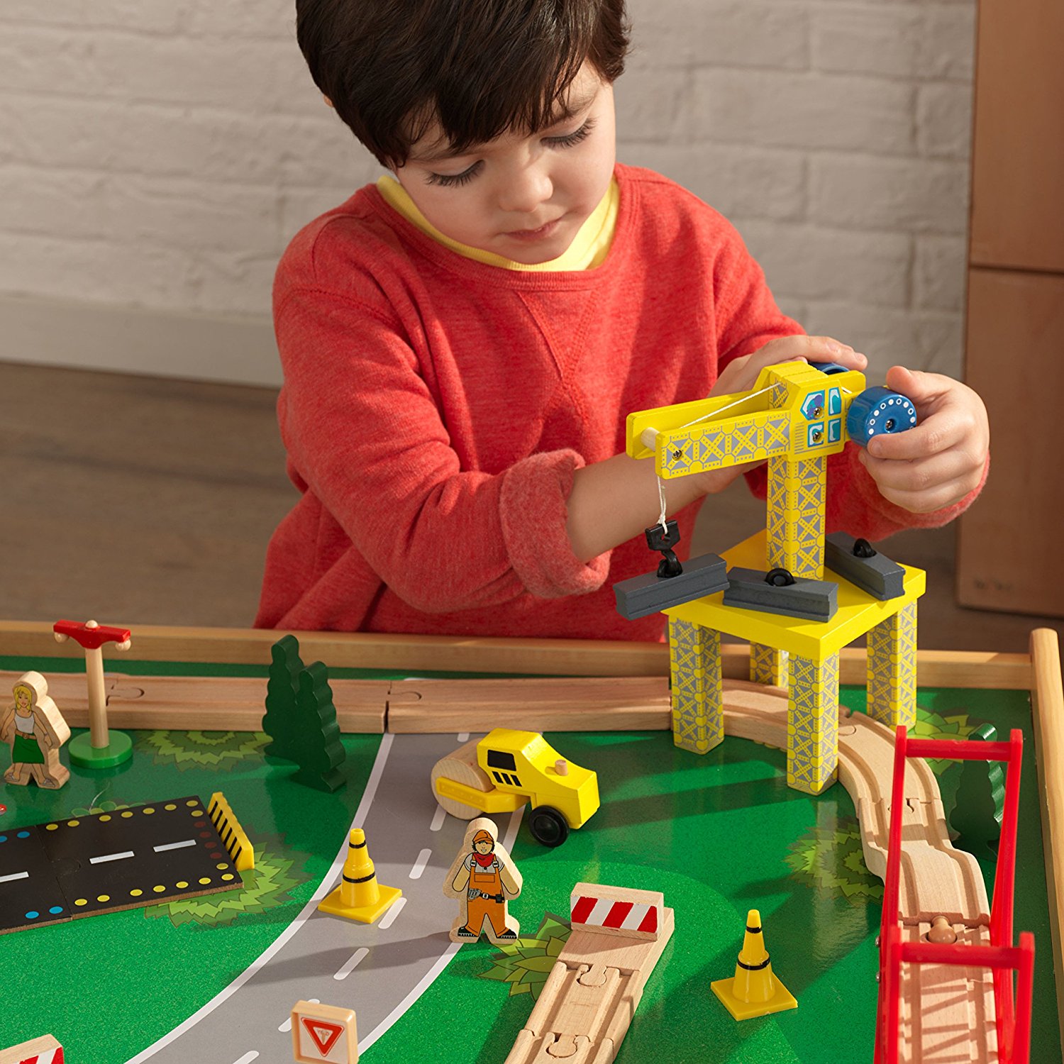 โต๊ะกิจกรรมเอนกประสงค์พร้อมชุดโมเดล KidKraft Waterfall Mountain Train Set & Table