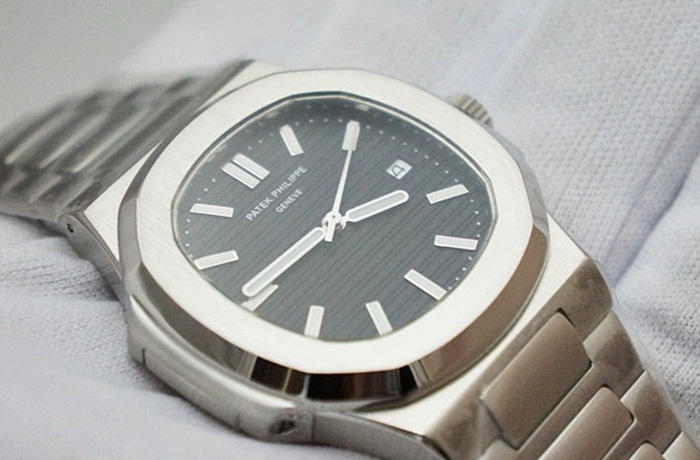 นาฬิกา Patek Philippe รุ่น Men Nautilus สีเงิน สายเลสสีเงิน หน้าปัดสีดำสวยสุดๆ