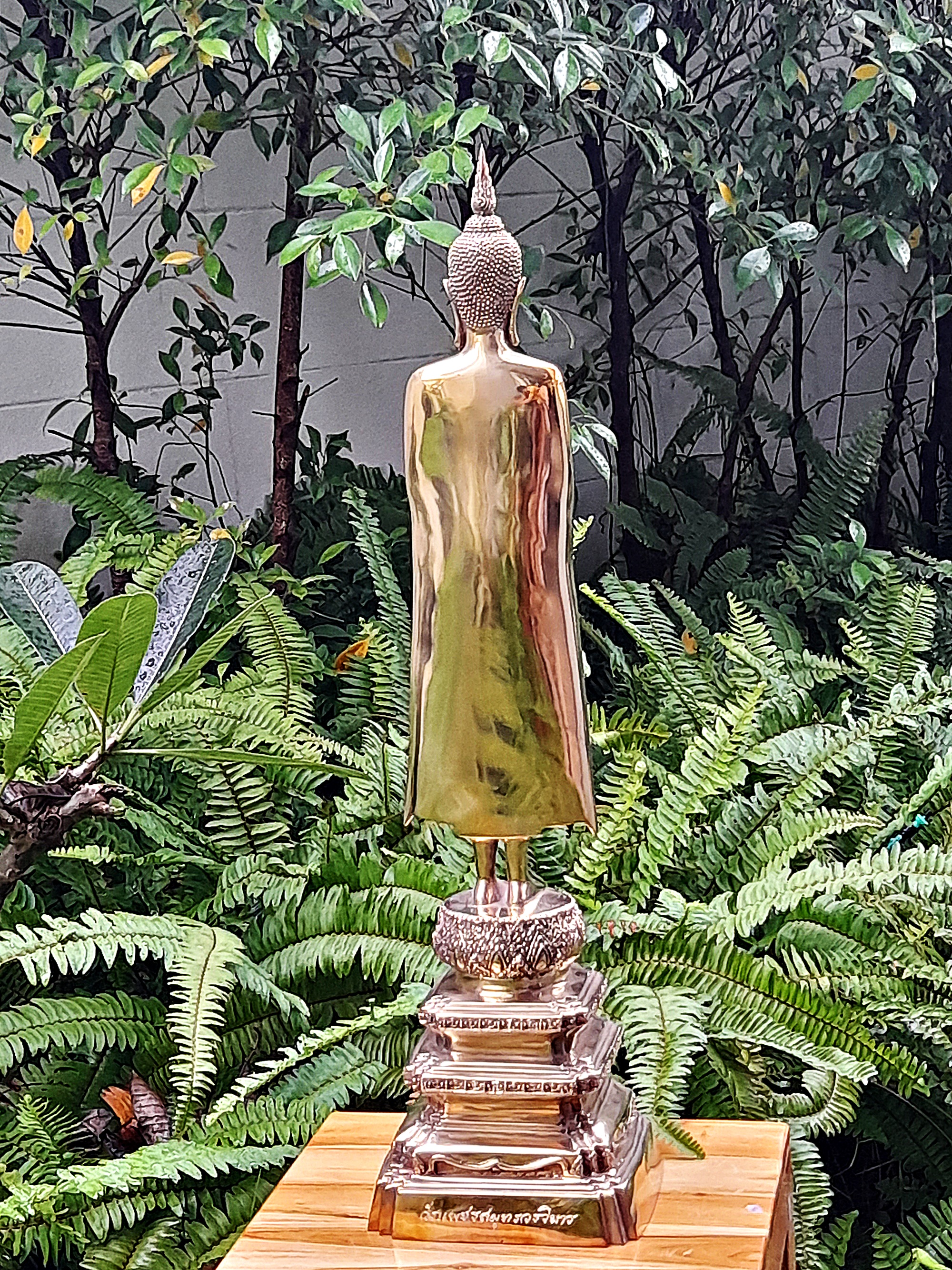 พระพุทธรูป ปาง ยืน อุ้มบาตร (หลวงพ่อบ้านแหลม) (ขนาดตั้งบูชา องค์ใหญ่ สูง25นิ้ว) เนื้อทองเหลือง ขัดเงา #รับประกันท้