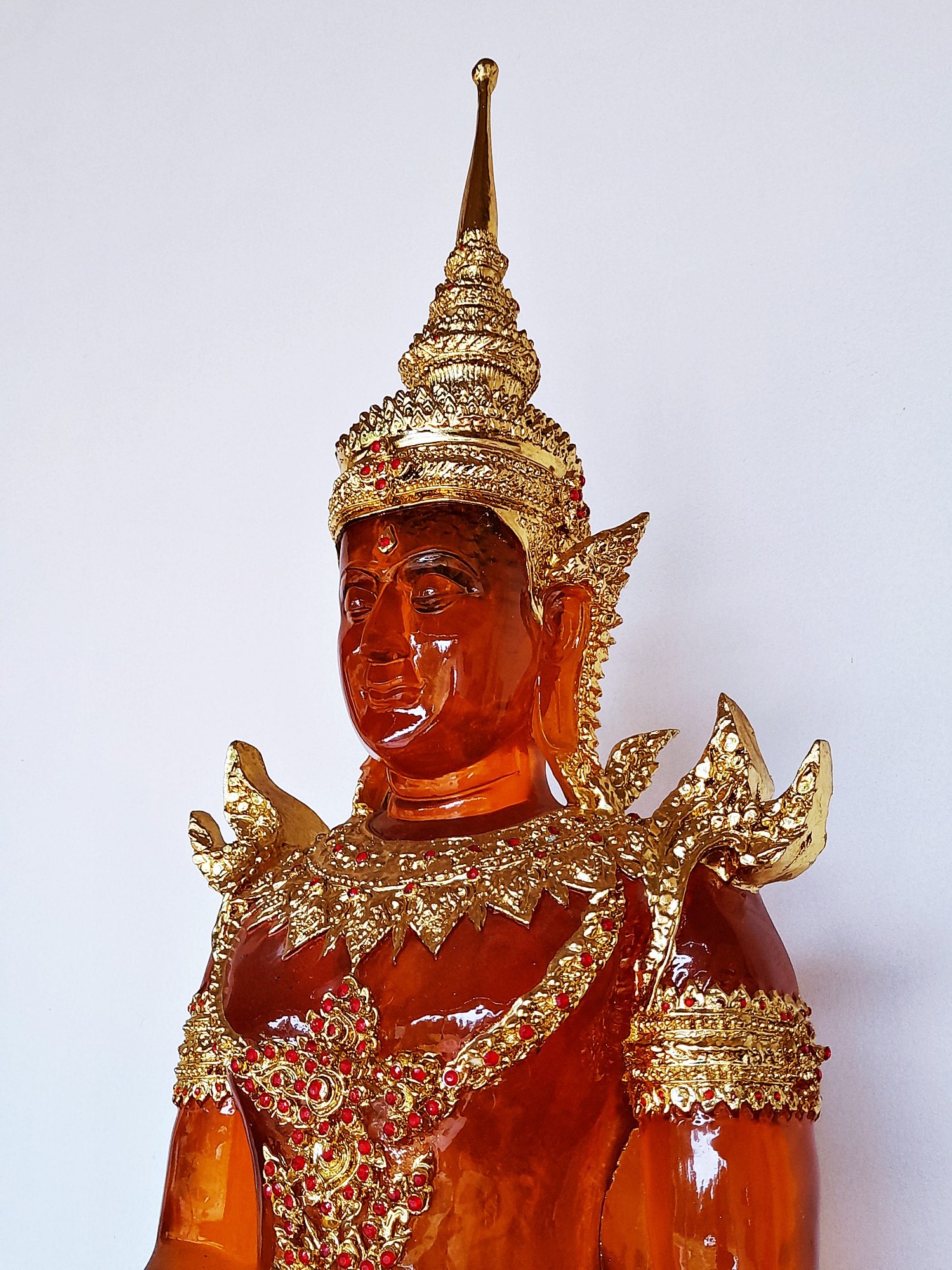 พระแก้วมรกต ปางพระจักรพรรดิ์ สีประจำวันเกิด7สี (ขนาดใหญ่) - (สีแดง สีเหลือง สีชมพู สีเขียว สีส้ม สีฟ้า สีม่วง)