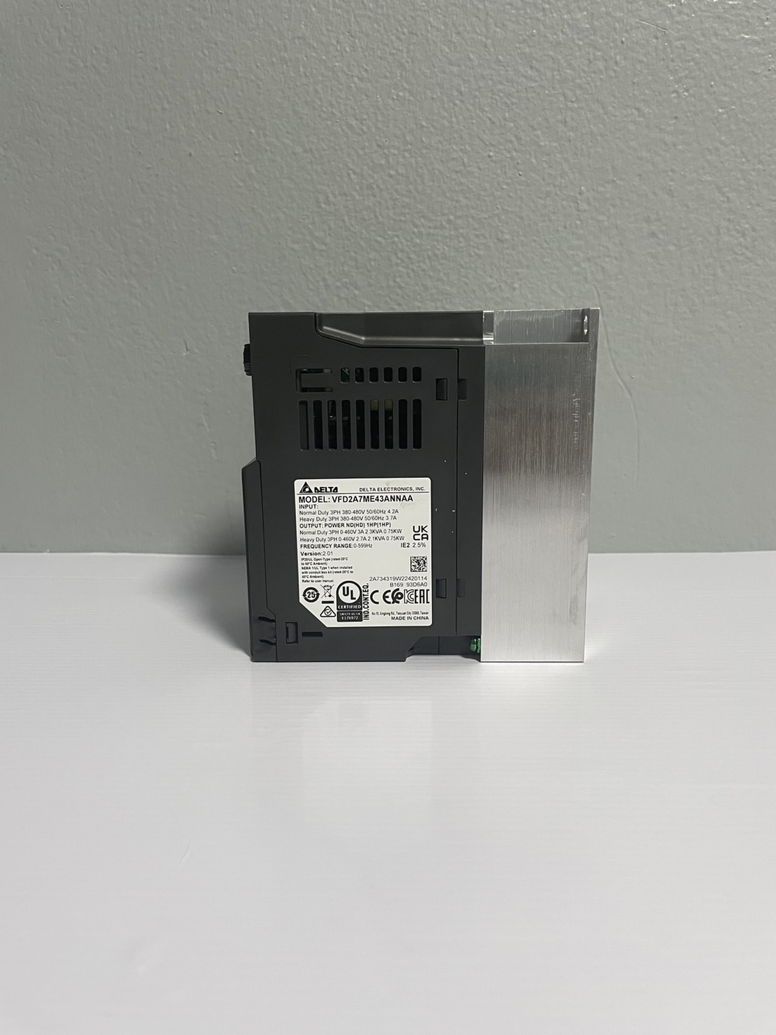 Delta Inverter ME300 Model:VFD2A7ME43ANNAA 1HP 0.75kW Input 3-Phase , 380V output 3-Phase , 380V