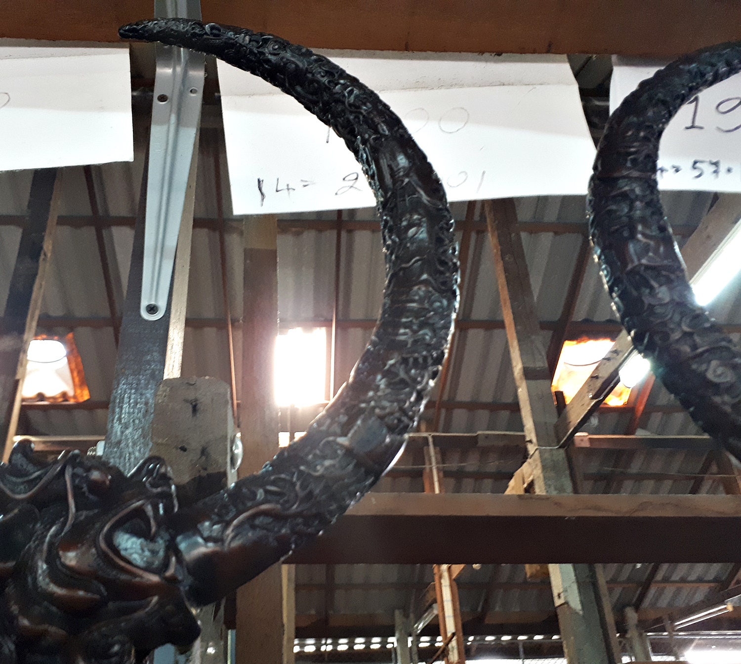 งาช้าง สิงห์โตจีน จำลอง เนื้อเรซิ่น สีน้ำตาลเข้ม แกะสลัก (ขายปลีก ขายส่ง)